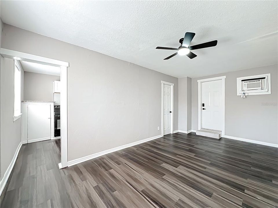 En Venta: $460,000 (4 camas, 2 baños, 1713 Pies cuadrados)