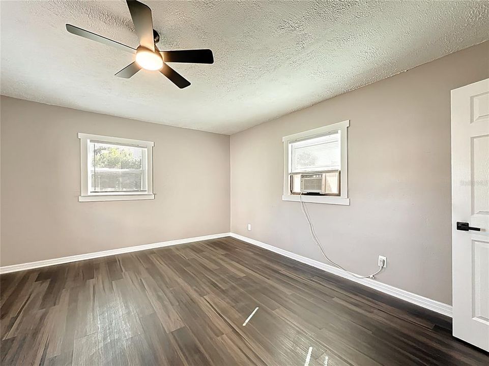 En Venta: $460,000 (4 camas, 2 baños, 1713 Pies cuadrados)