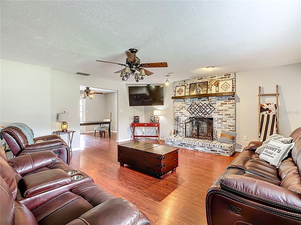 Active With Contract: $775,000 (3 beds, 2 baths, 2860 Square Feet)