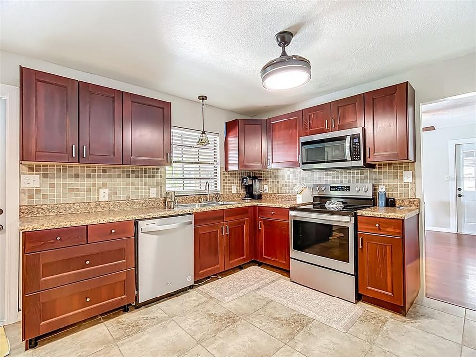 Active With Contract: $775,000 (3 beds, 2 baths, 2860 Square Feet)