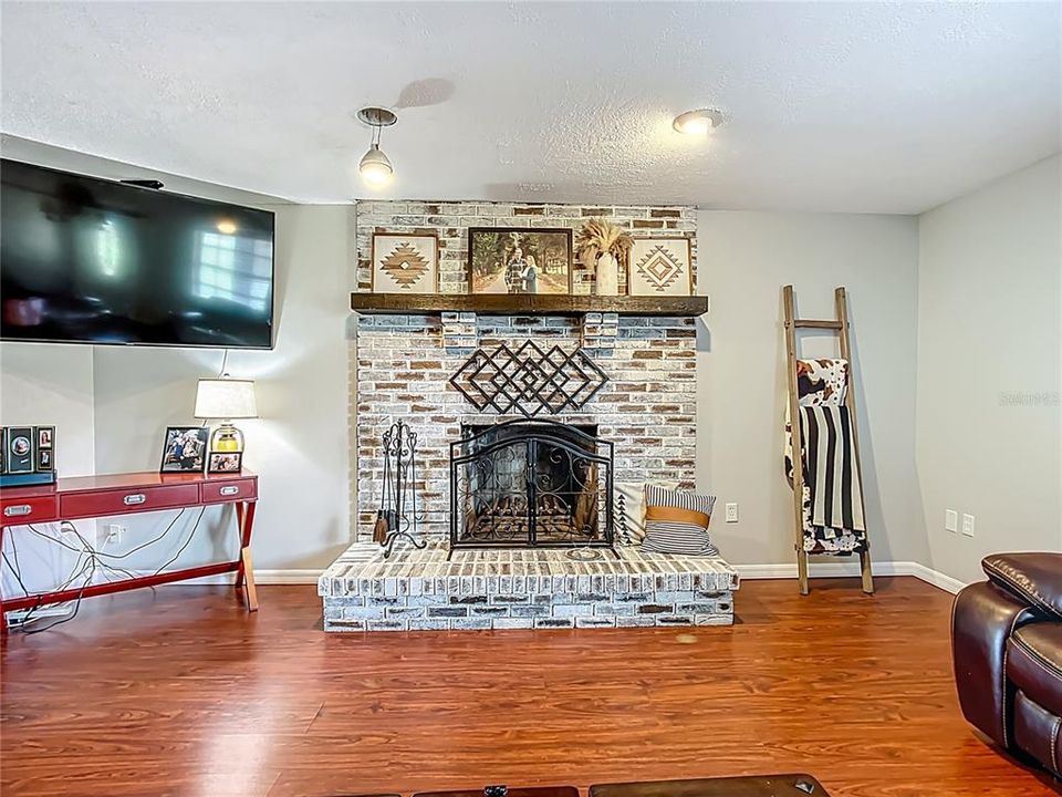 Active With Contract: $775,000 (3 beds, 2 baths, 2860 Square Feet)