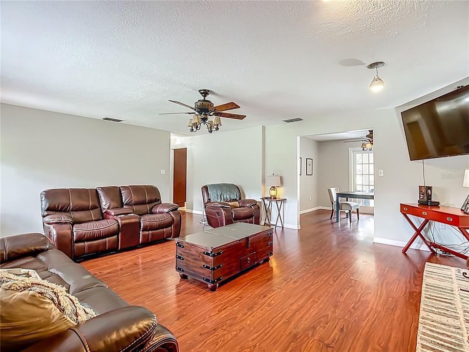 Active With Contract: $775,000 (3 beds, 2 baths, 2860 Square Feet)