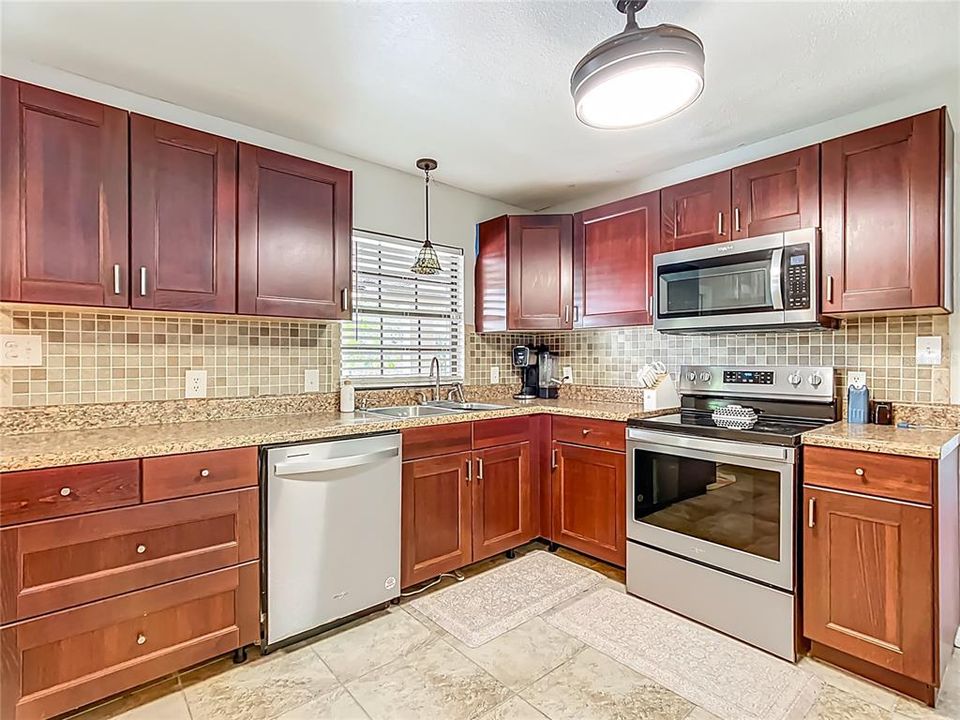 Active With Contract: $775,000 (3 beds, 2 baths, 2860 Square Feet)