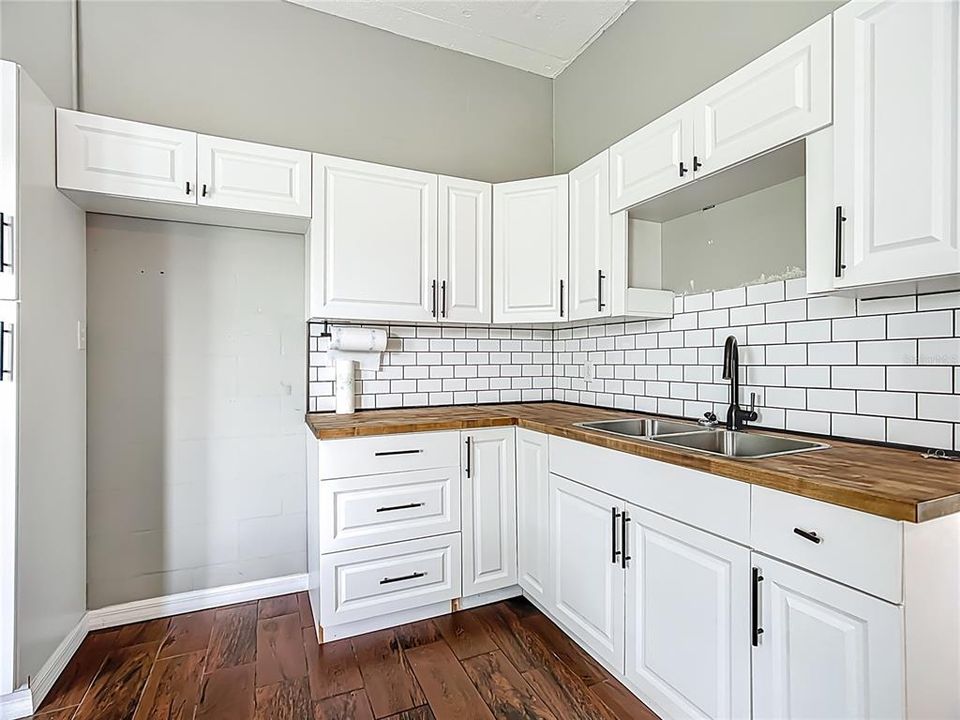 Active With Contract: $775,000 (3 beds, 2 baths, 2860 Square Feet)