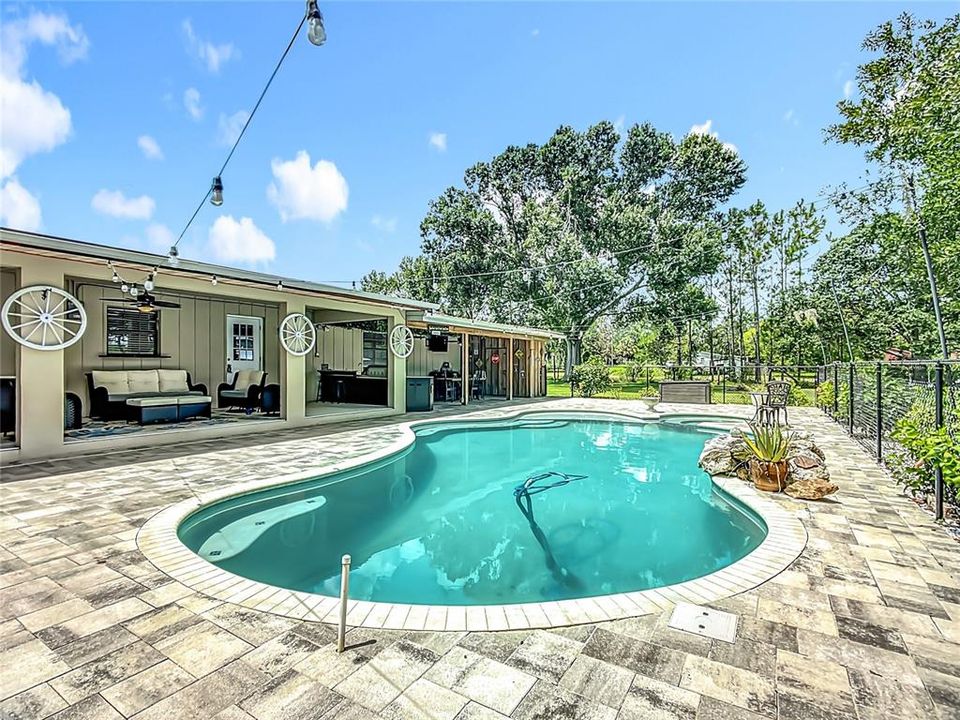 Active With Contract: $775,000 (3 beds, 2 baths, 2860 Square Feet)