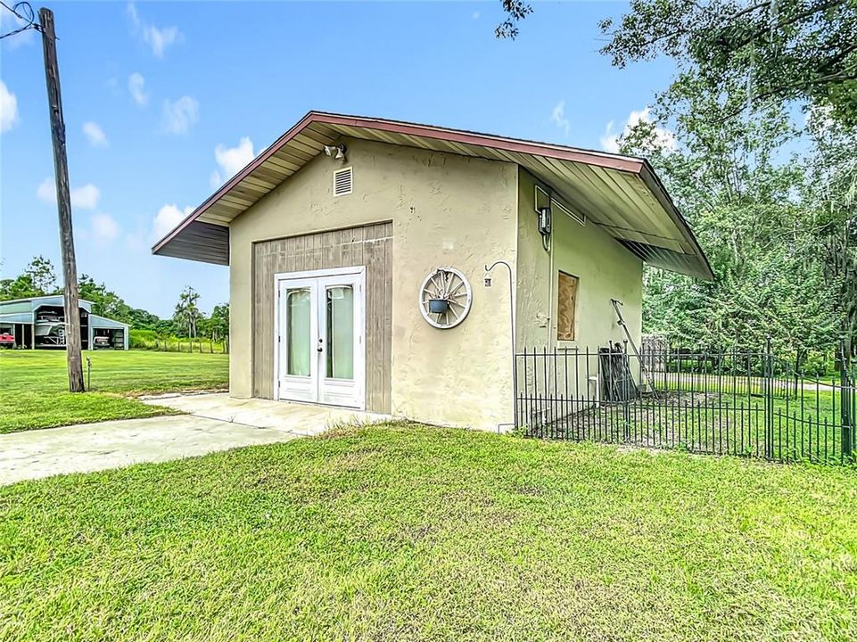 Active With Contract: $775,000 (3 beds, 2 baths, 2860 Square Feet)