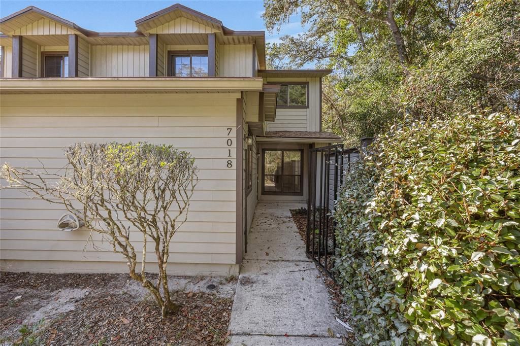 For Sale: $229,000 (2 beds, 2 baths, 1111 Square Feet)