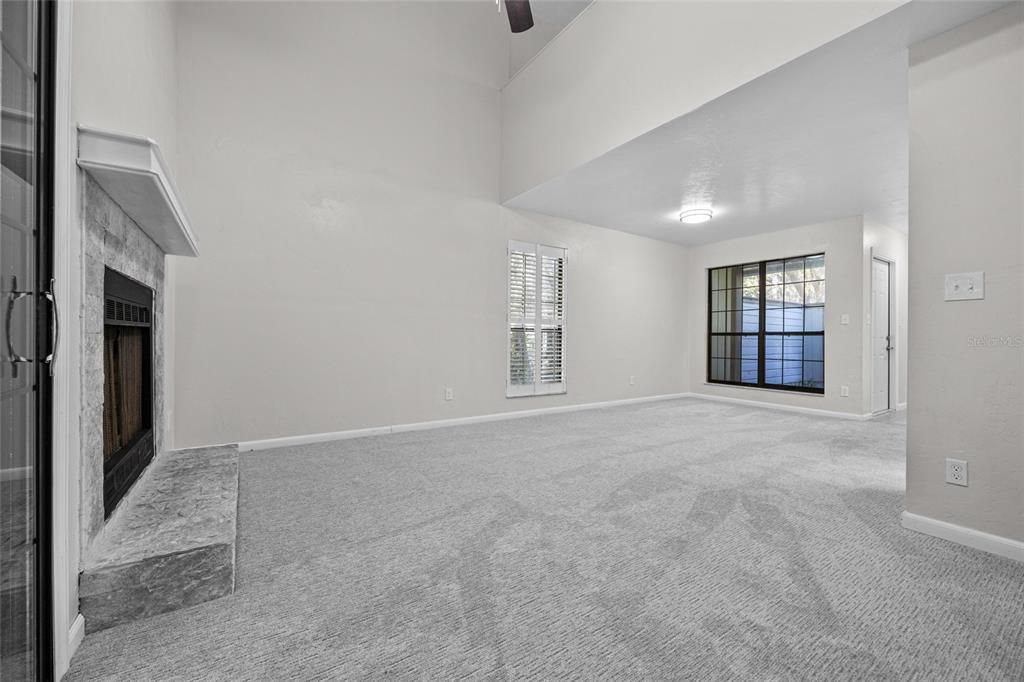 For Sale: $229,000 (2 beds, 2 baths, 1111 Square Feet)