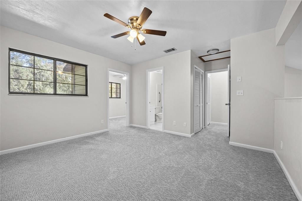 For Sale: $229,000 (2 beds, 2 baths, 1111 Square Feet)