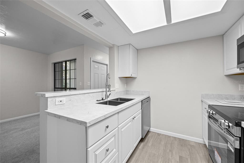 For Sale: $229,000 (2 beds, 2 baths, 1111 Square Feet)