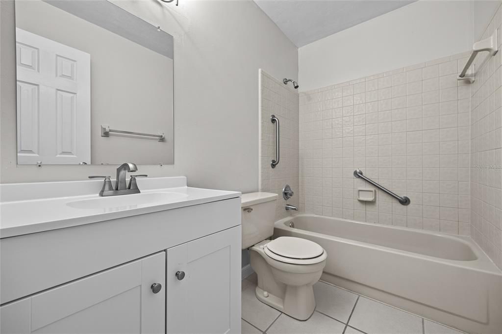 For Sale: $229,000 (2 beds, 2 baths, 1111 Square Feet)