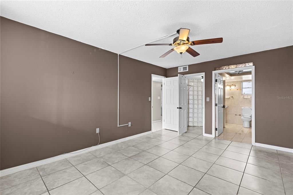 For Rent: $1,900 (1 beds, 1 baths, 749 Square Feet)