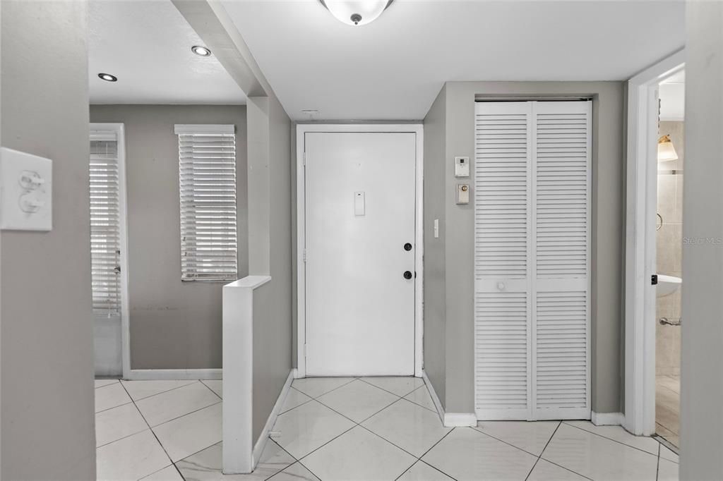 For Rent: $1,900 (1 beds, 1 baths, 749 Square Feet)