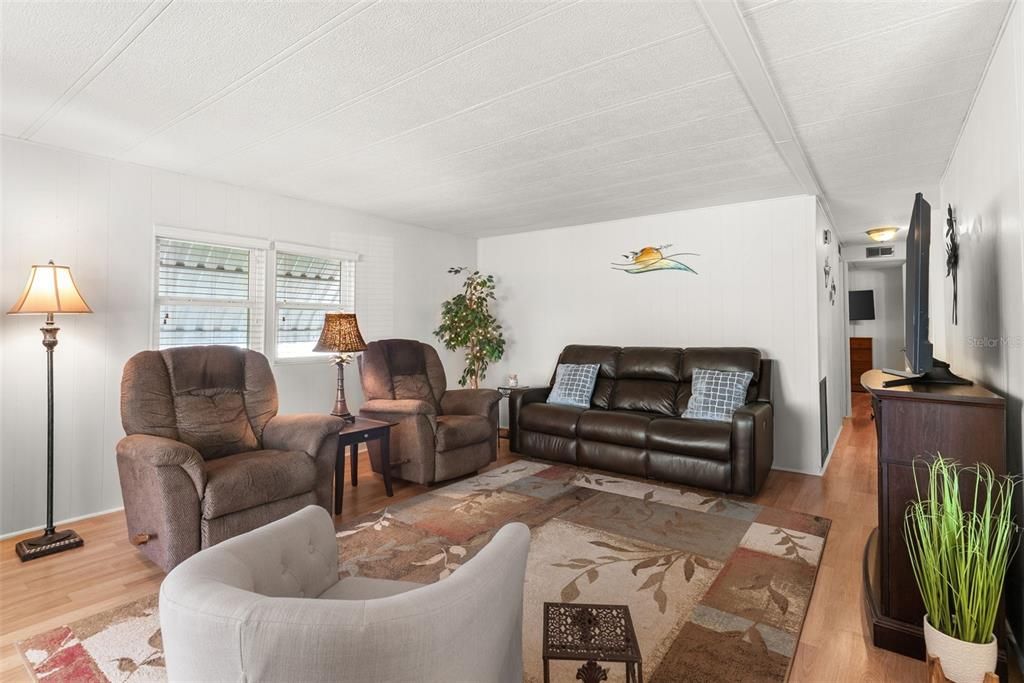 待售: $144,900 (2 贝兹, 2 浴室, 960 平方英尺)