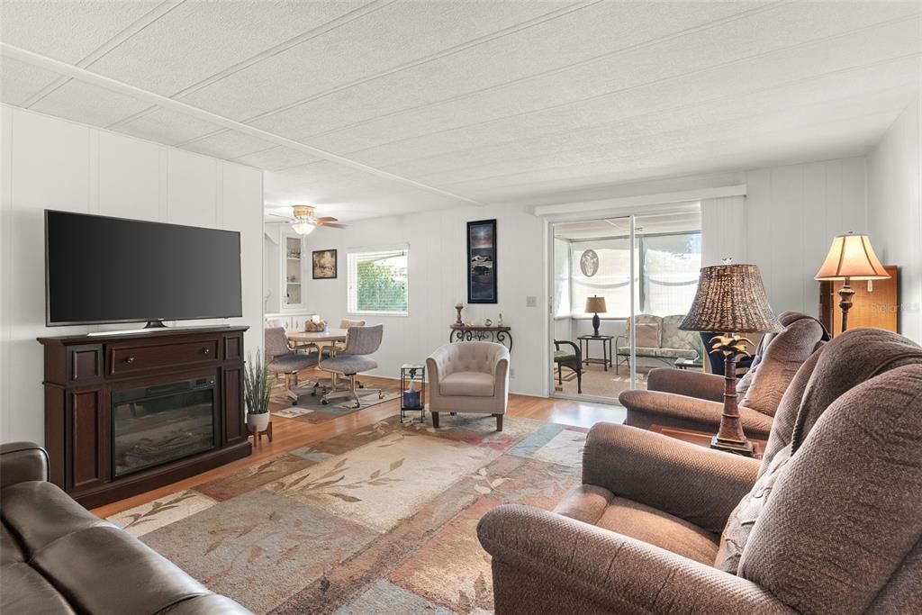 待售: $144,900 (2 贝兹, 2 浴室, 960 平方英尺)