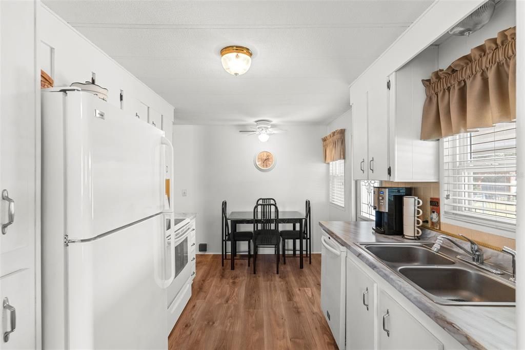 待售: $144,900 (2 贝兹, 2 浴室, 960 平方英尺)