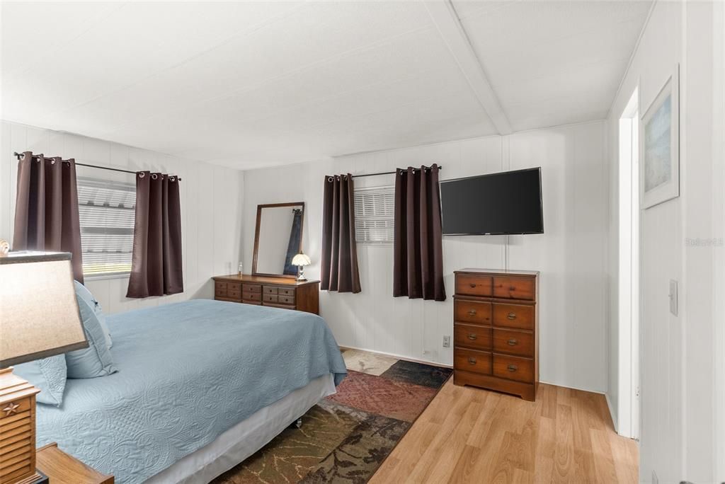 待售: $144,900 (2 贝兹, 2 浴室, 960 平方英尺)