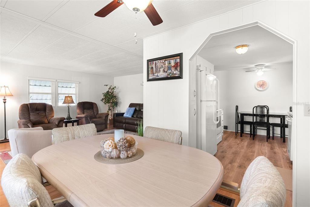 待售: $144,900 (2 贝兹, 2 浴室, 960 平方英尺)