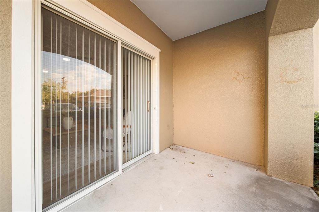 For Sale: $225,000 (2 beds, 2 baths, 962 Square Feet)