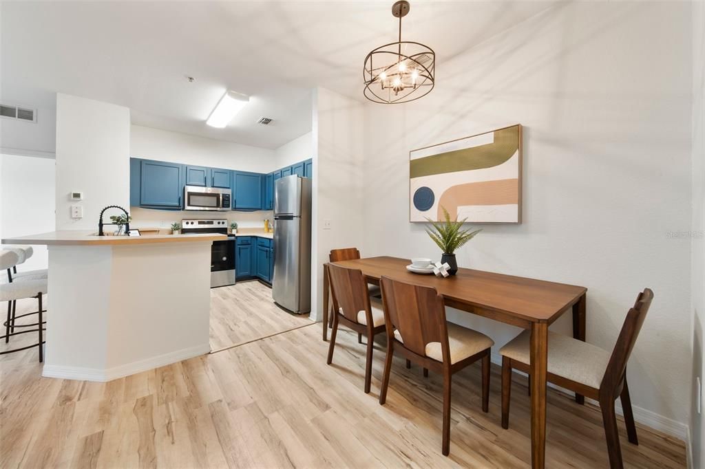 For Sale: $225,000 (2 beds, 2 baths, 962 Square Feet)