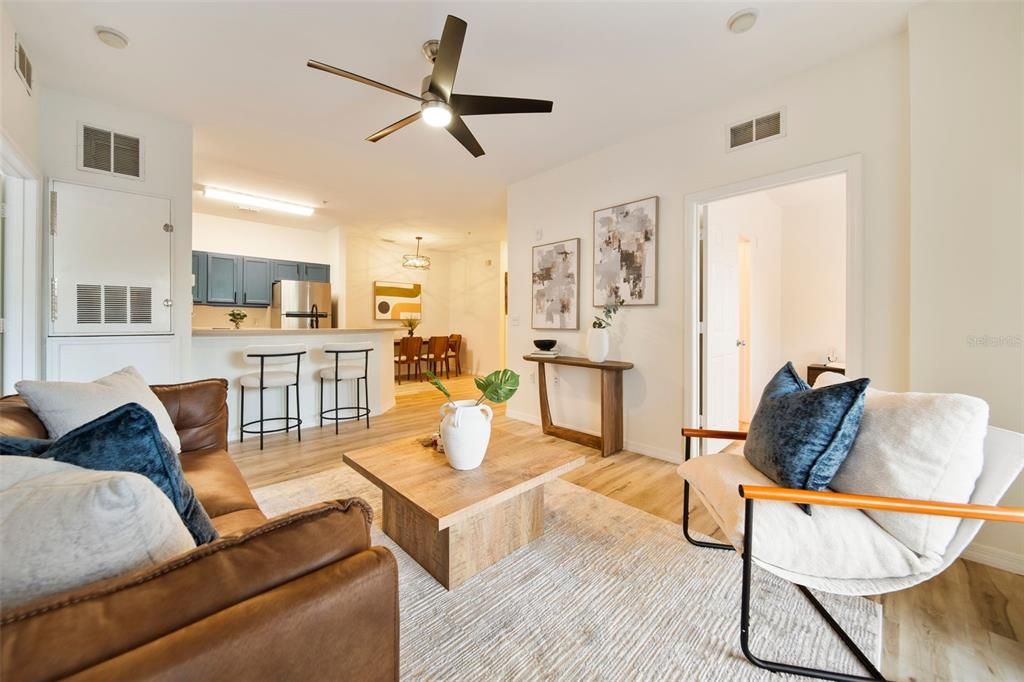 For Sale: $225,000 (2 beds, 2 baths, 962 Square Feet)