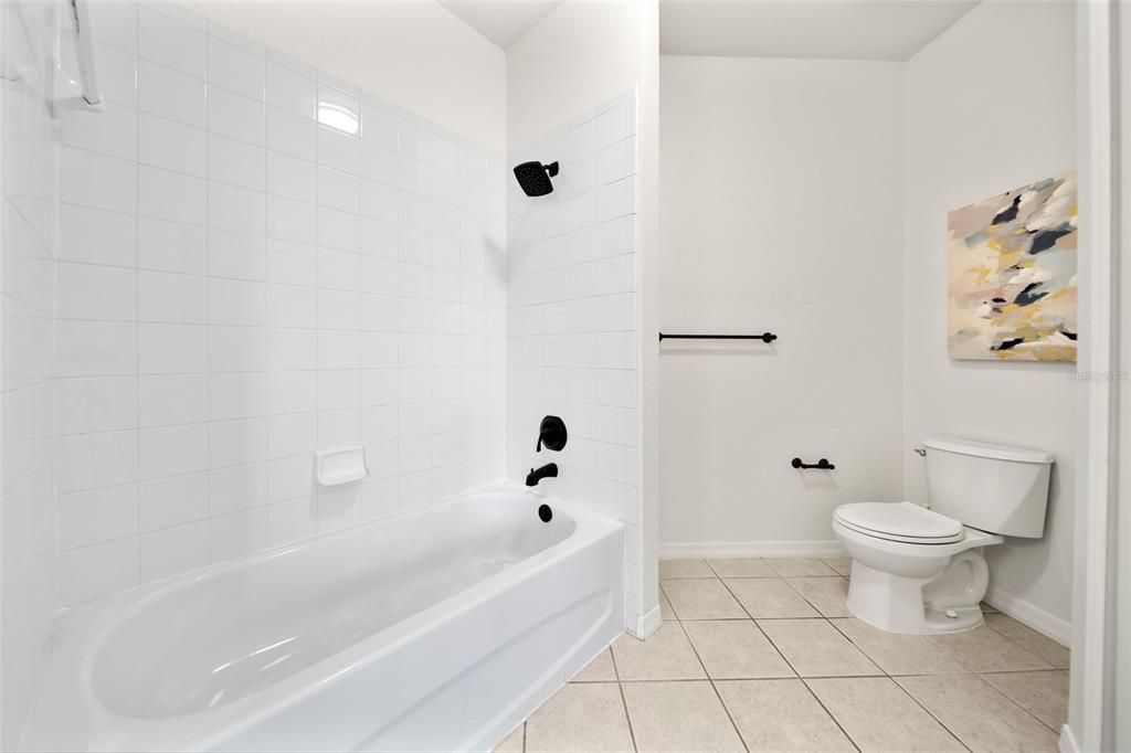 For Sale: $225,000 (2 beds, 2 baths, 962 Square Feet)