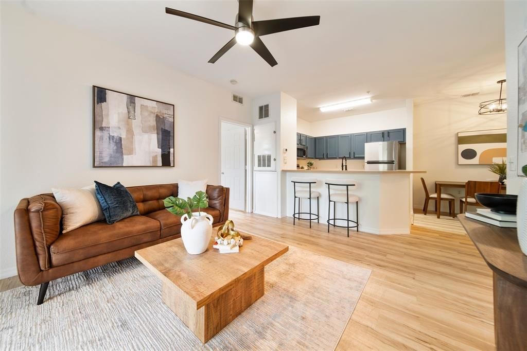 For Sale: $225,000 (2 beds, 2 baths, 962 Square Feet)