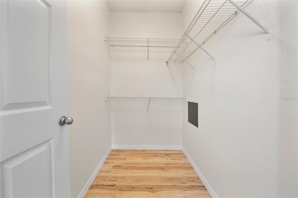 For Sale: $225,000 (2 beds, 2 baths, 962 Square Feet)