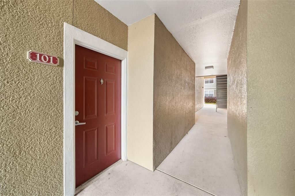 For Sale: $225,000 (2 beds, 2 baths, 962 Square Feet)