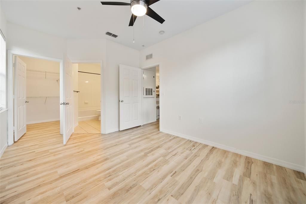 For Sale: $225,000 (2 beds, 2 baths, 962 Square Feet)