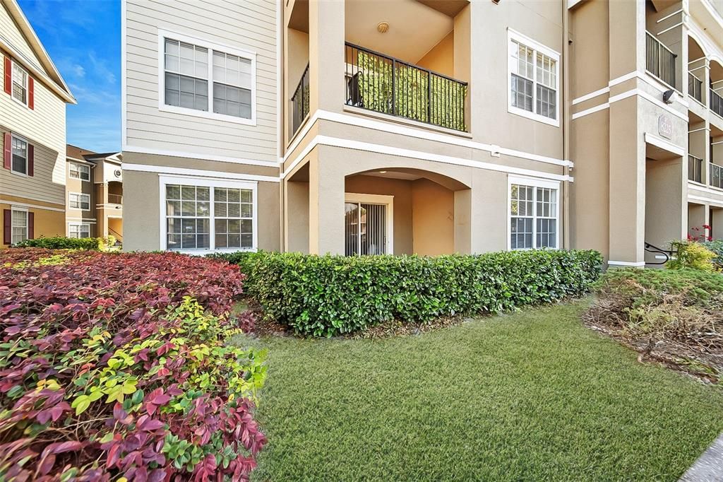 For Sale: $225,000 (2 beds, 2 baths, 962 Square Feet)