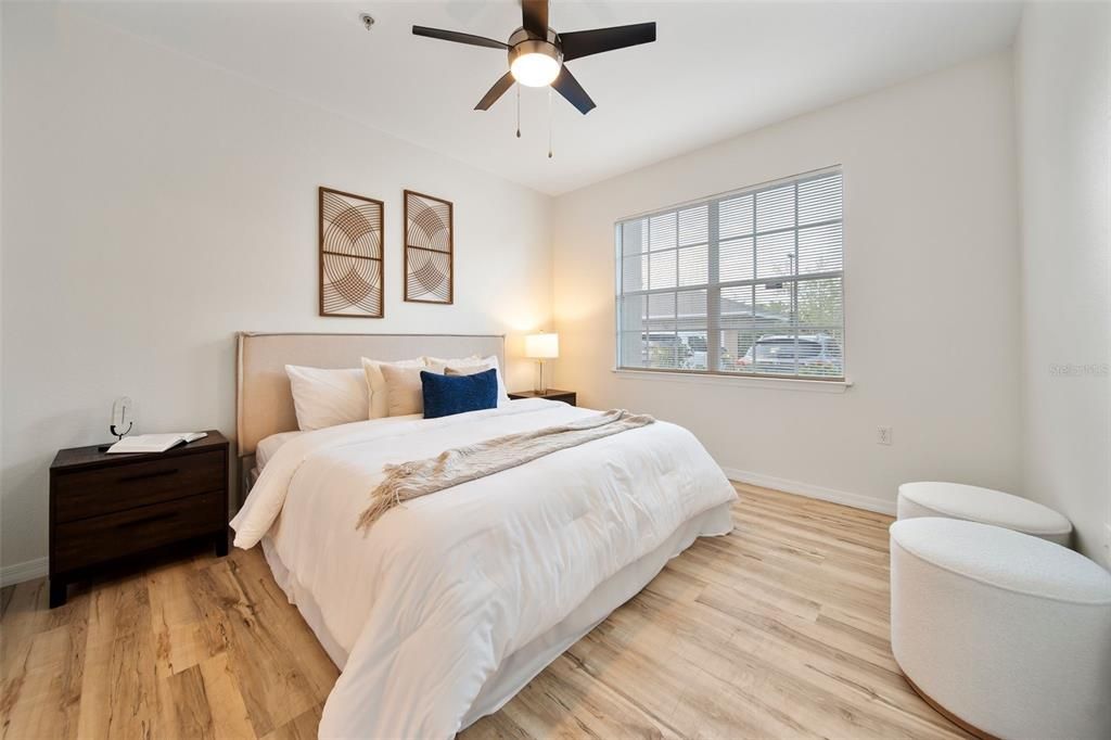 For Sale: $225,000 (2 beds, 2 baths, 962 Square Feet)