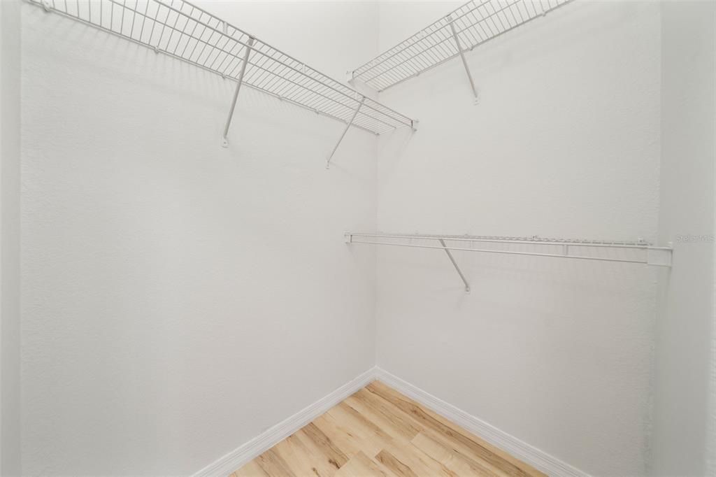 For Sale: $225,000 (2 beds, 2 baths, 962 Square Feet)