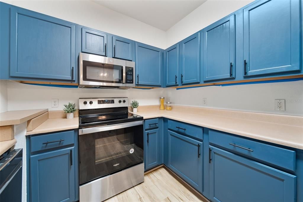 For Sale: $225,000 (2 beds, 2 baths, 962 Square Feet)