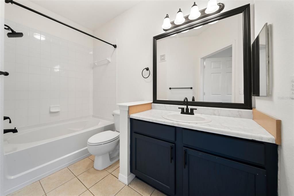 For Sale: $225,000 (2 beds, 2 baths, 962 Square Feet)