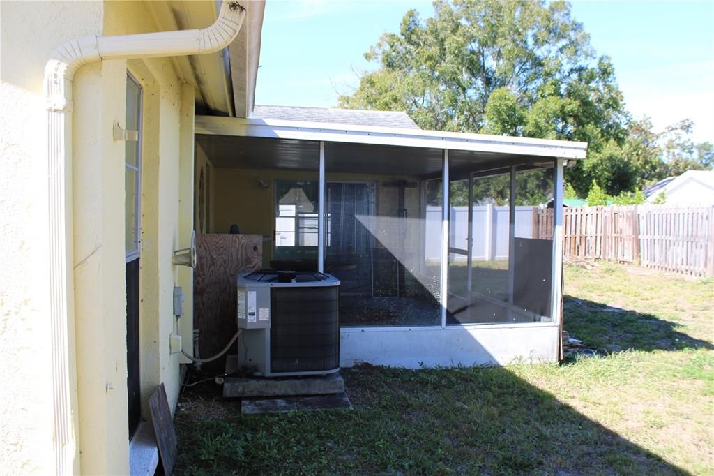 Activo con contrato: $215,000 (2 camas, 2 baños, 1185 Pies cuadrados)