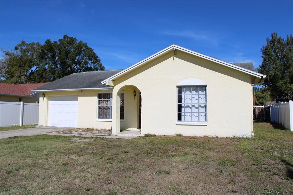 Activo con contrato: $215,000 (2 camas, 2 baños, 1185 Pies cuadrados)