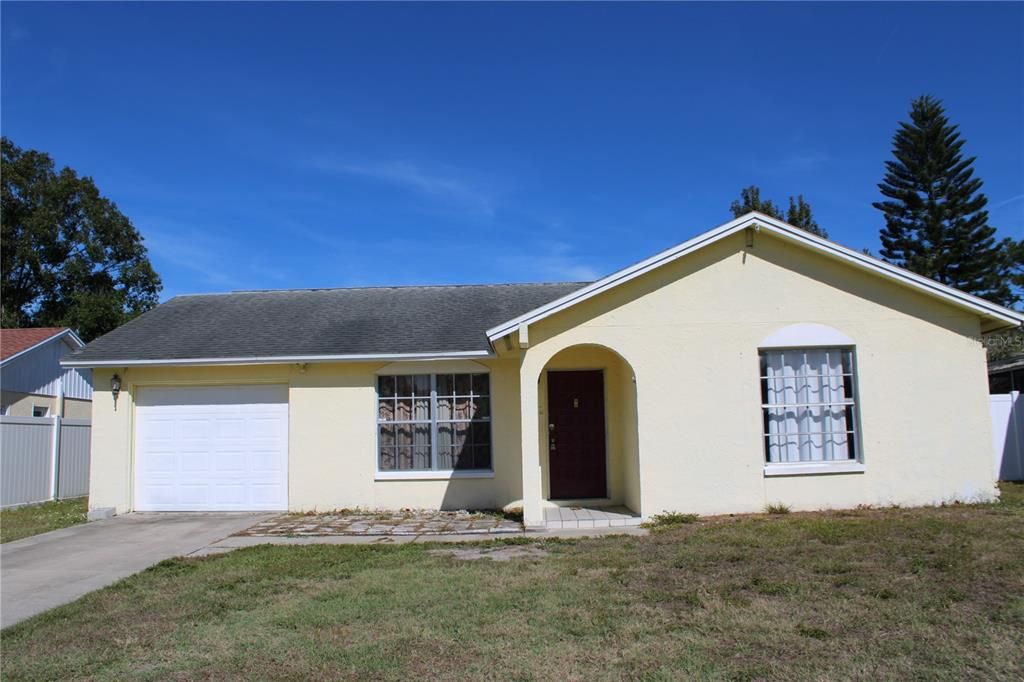 Activo con contrato: $215,000 (2 camas, 2 baños, 1185 Pies cuadrados)