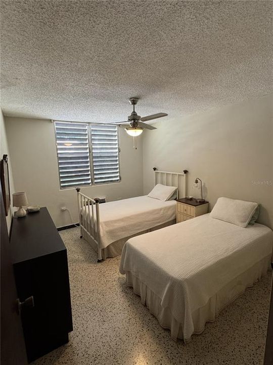 На продажу: $465,000 (5 спален, 3 ванн, 1886 Квадратных фут)