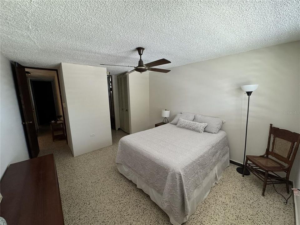 На продажу: $465,000 (5 спален, 3 ванн, 1886 Квадратных фут)