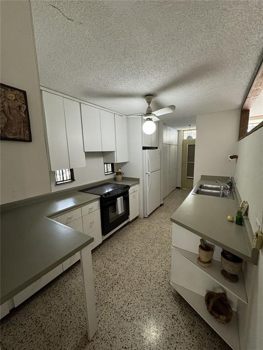 На продажу: $465,000 (5 спален, 3 ванн, 1886 Квадратных фут)