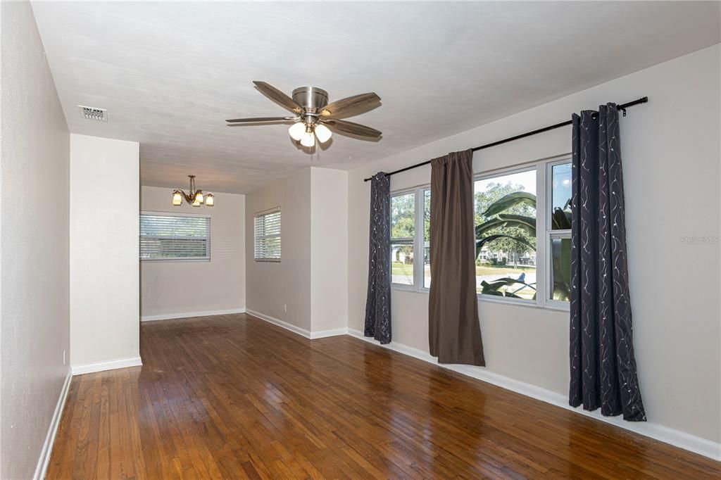 出租: $1,995 (3 贝兹, 1 浴室, 1199 平方英尺)