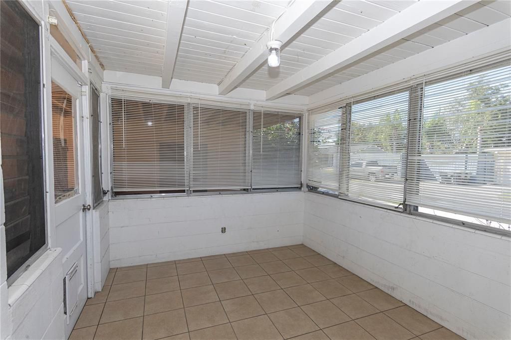 出租: $1,995 (3 贝兹, 1 浴室, 1199 平方英尺)