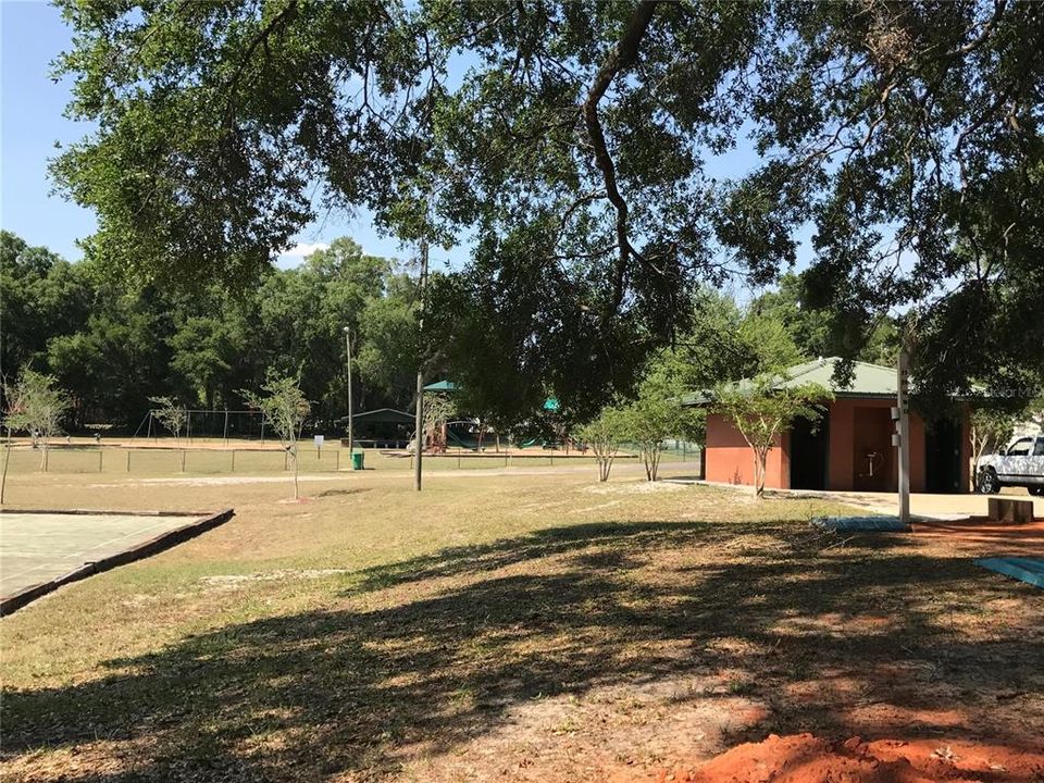 出租: $700 (3 贝兹, 3 浴室, 1953 平方英尺)