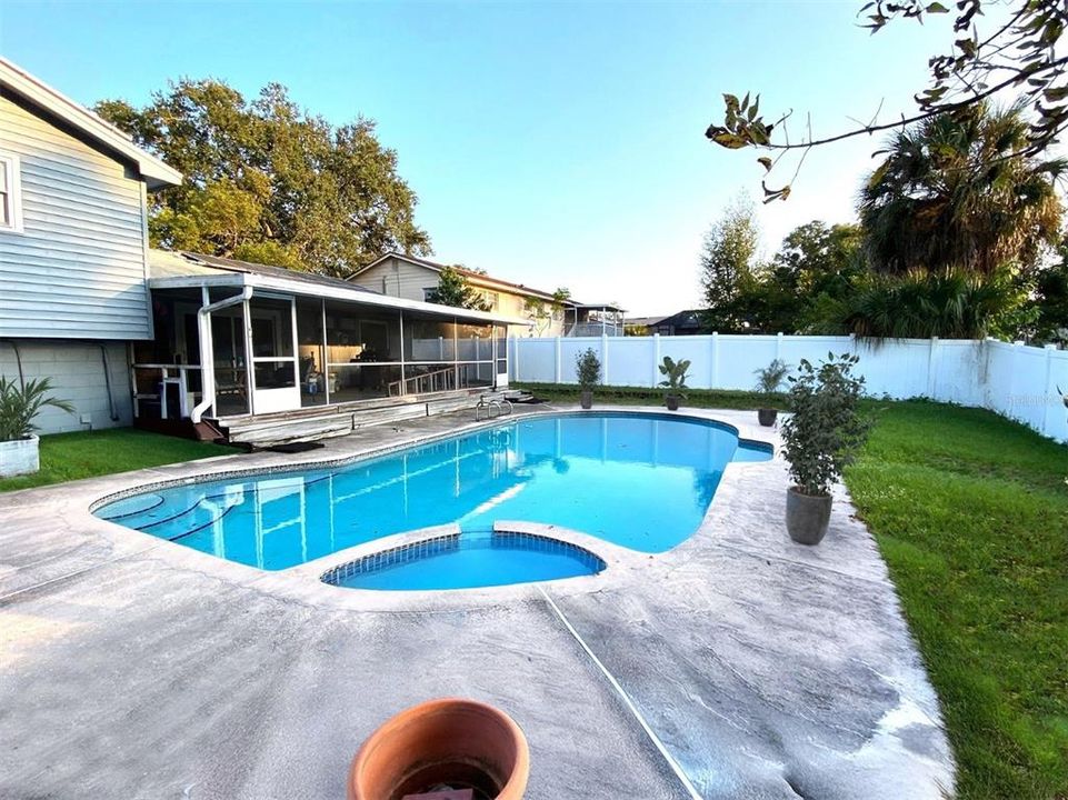 For Sale: $499,000 (4 beds, 2 baths, 2400 Square Feet)