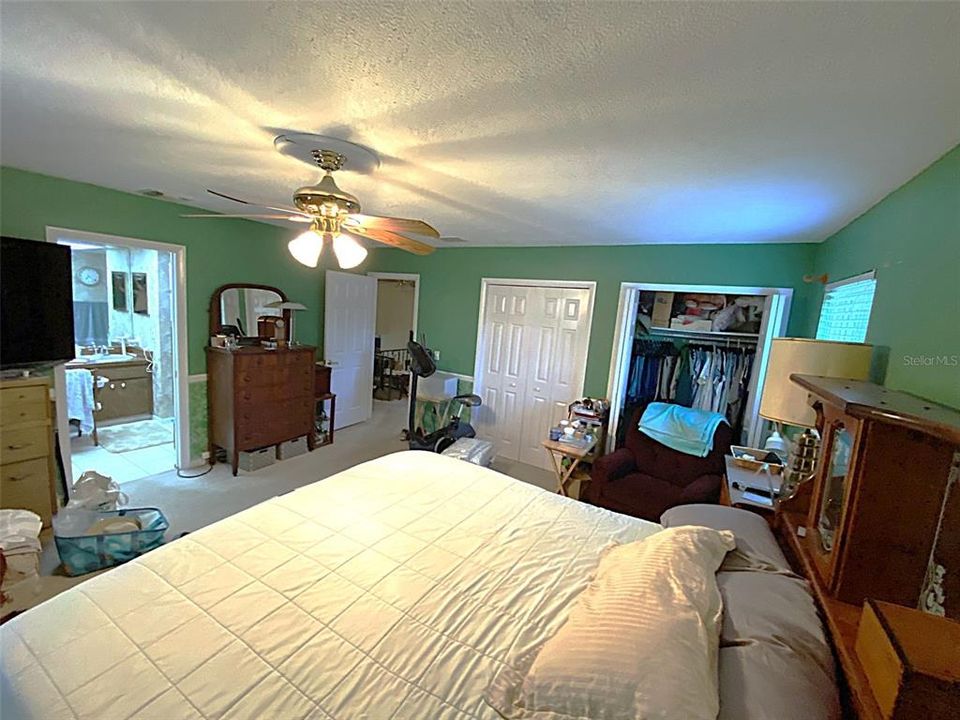 For Sale: $499,000 (4 beds, 2 baths, 2400 Square Feet)