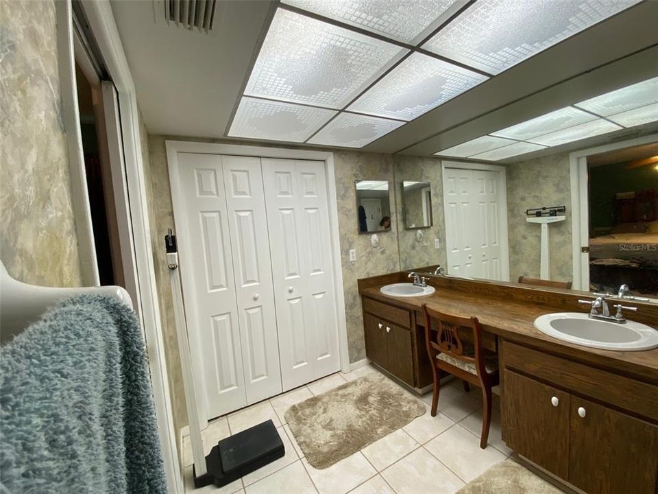 For Sale: $499,000 (4 beds, 2 baths, 2400 Square Feet)