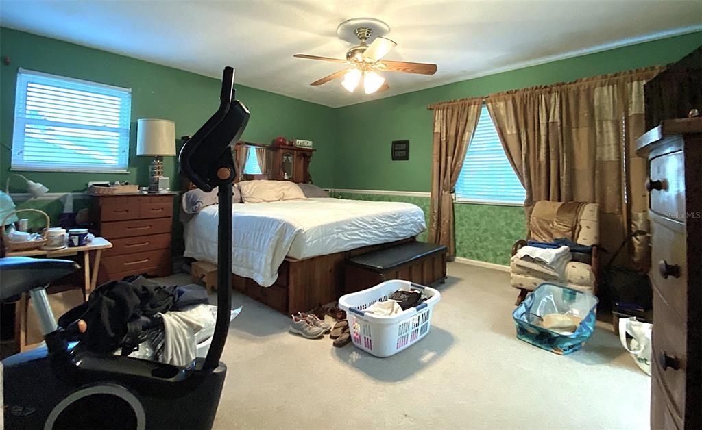 For Sale: $499,000 (4 beds, 2 baths, 2400 Square Feet)