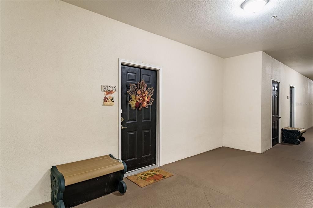 For Sale: $290,000 (1 beds, 1 baths, 837 Square Feet)