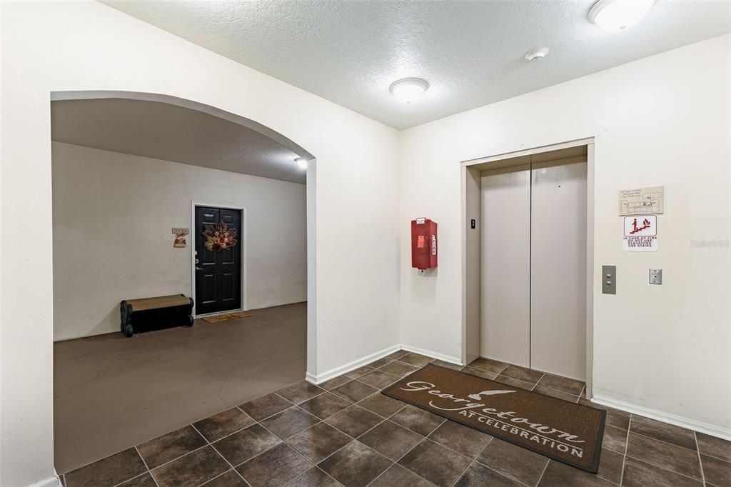 For Sale: $290,000 (1 beds, 1 baths, 837 Square Feet)